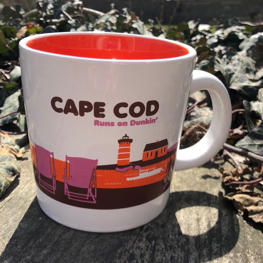 ❤️Dunkin Donuts Cape Cod Runs On Dunkin Coffee Mug 3.75 Inch 2013 Massachu…